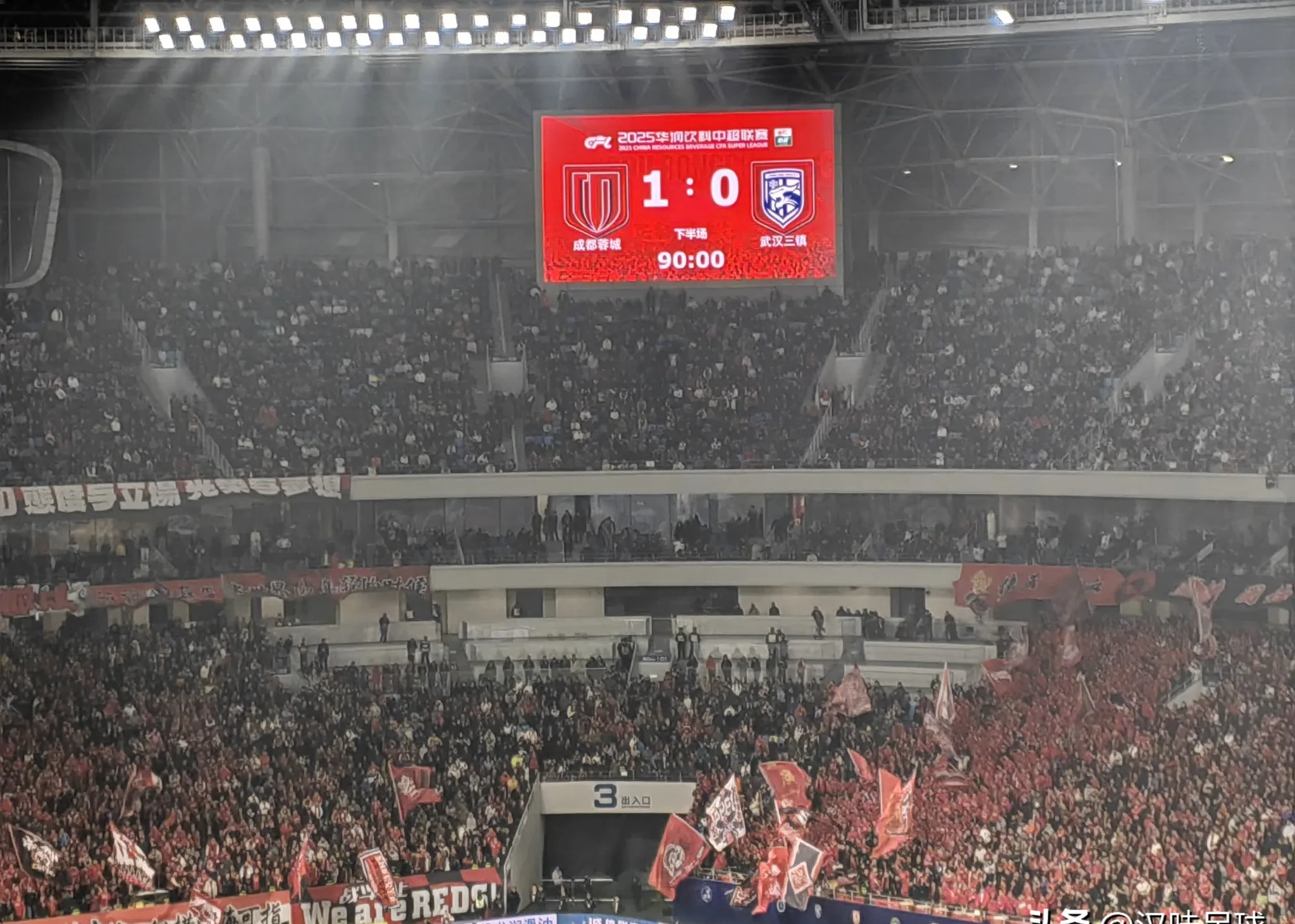 九游娱乐官方-包含武汉三镇发布备战花絮；集结日门线救险；法甲任务艰巨；赛程密集仍需轮换的词条